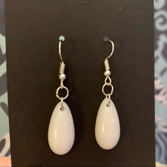 BeachTiff White Resin Oval Earrings - Picture 2 of 2